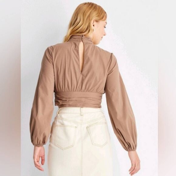 Future Collective Reese Blutstein medium blouse beige structured wrap top - Picture 2 of 13